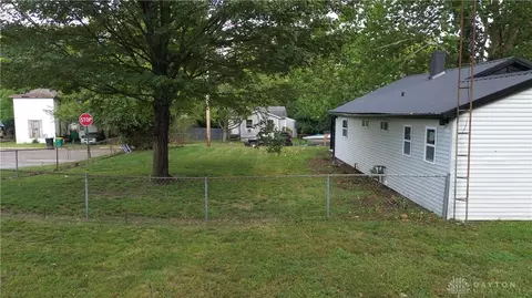 Exterior - 1015 Hillcrest Ave, Springfield, OH 45504 photo 7 of 10