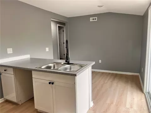 Kitchen - 1015 Hillcrest Ave, Springfield, OH 45504 photo 3 of 4