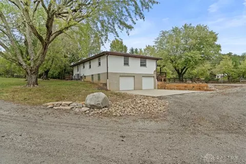 6069 Middleboro Rd, Blanchester, OH 45107 photo 3
