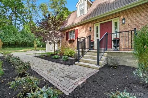 Exterior - 570 Aberfelda Dr, Springfield, OH 45504 photo 4 of 23