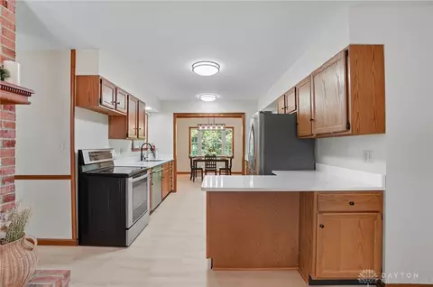 Kitchen - 570 Aberfelda Dr, Springfield, OH 45504 photo 1 of 5