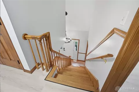 Entry Way - 570 Aberfelda Dr, Springfield, OH 45504 photo 4 of 5