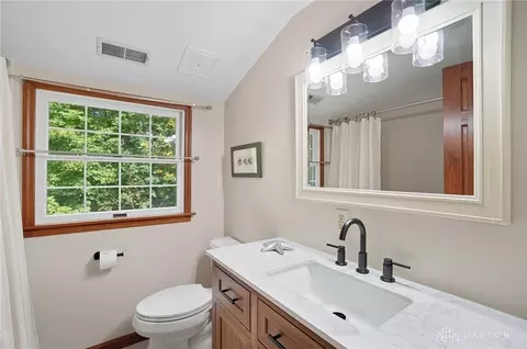 Bath - 570 Aberfelda Dr, Springfield, OH 45504 photo 6 of 8