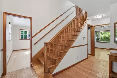 Entry Way - 570 Aberfelda Dr, Springfield, OH 45504 photo 2 of 5