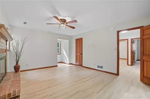 Living - 570 Aberfelda Dr, Springfield, OH 45504 photo 9 of 9
