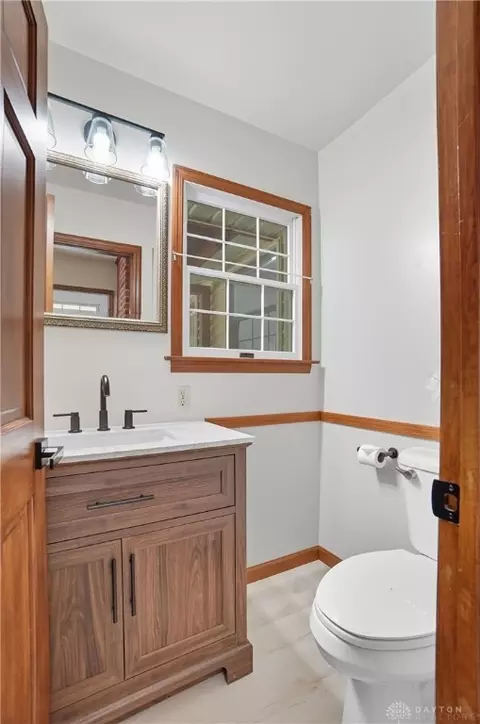 Bath - 570 Aberfelda Dr, Springfield, OH 45504 photo 2 of 8