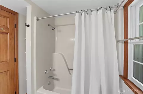 Bath - 570 Aberfelda Dr, Springfield, OH 45504 photo 8 of 8