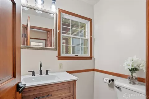Bath - 570 Aberfelda Dr, Springfield, OH 45504 photo 1 of 8