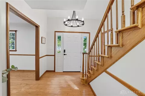 Entry Way - 570 Aberfelda Dr, Springfield, OH 45504 photo 1 of 5