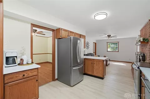 Kitchen - 570 Aberfelda Dr, Springfield, OH 45504 photo 4 of 5