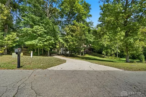 Exterior - 570 Aberfelda Dr, Springfield, OH 45504 photo 11 of 23