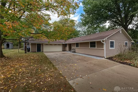 325 Annette Dr, Dayton, OH 45458