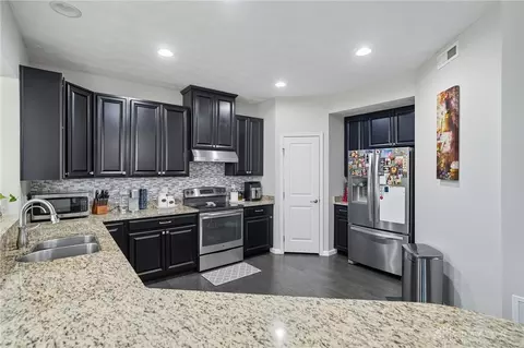 Kitchen - 1651 Summit Creek Dr, Centerville, OH 45458 photo 2 of 3