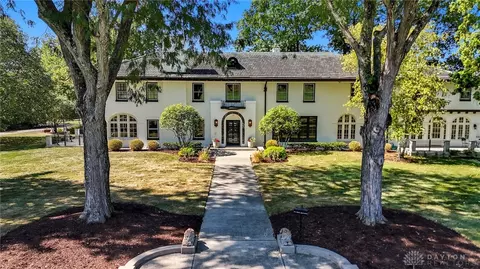 1160 Waving Willow Dr, Kettering, OH 45409