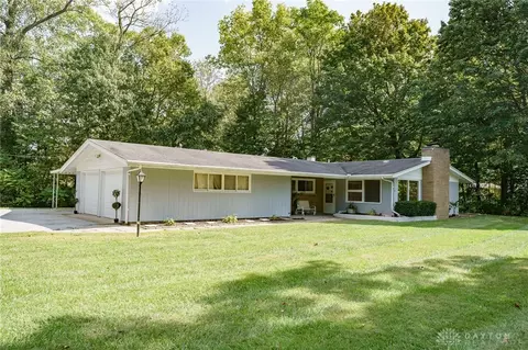 3110 Beech Hill Dr, Sugarcreek Township, OH 45370