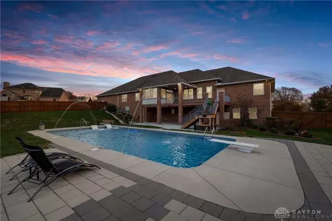 1800 Ash Meadow Ct, Xenia, OH 45385