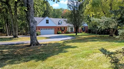 5016 Far Hills Ave, Kettering, OH 45429