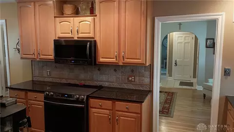 Entry Way - 5016 Far Hills Ave, Kettering, OH 45429 photo 3 of 5