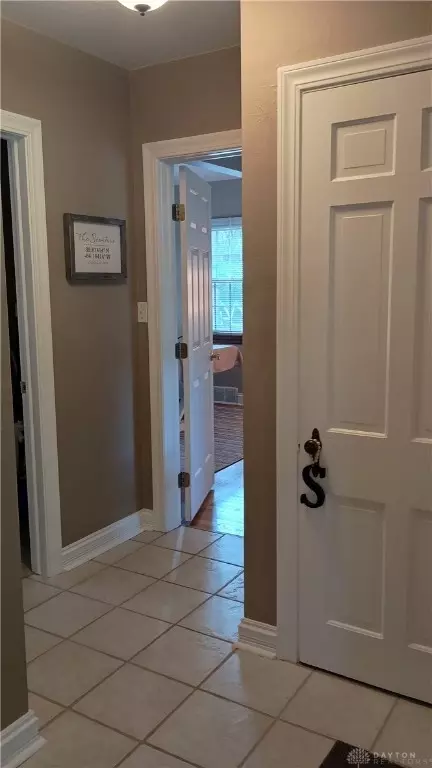 Entry Way - 5016 Far Hills Ave, Kettering, OH 45429 photo 2 of 5