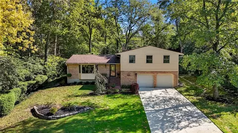 5548 Laureldale Rd, Dayton, OH 45429