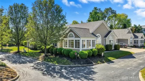 65 Aberdeen Village Dr, Beavercreek, OH 45430