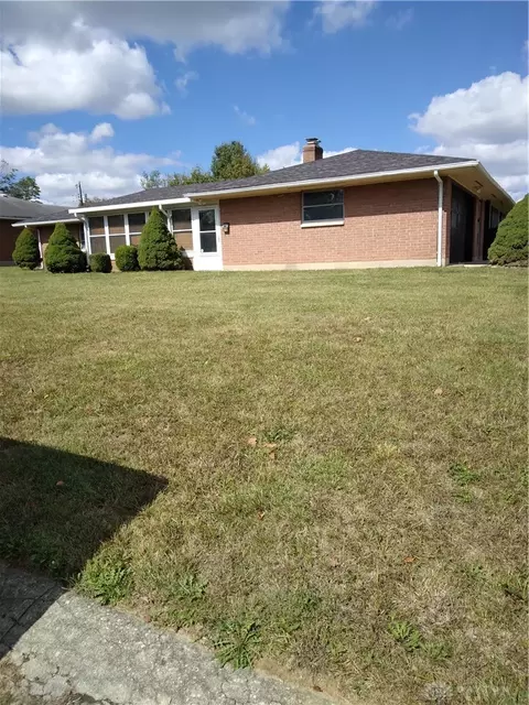 512 N Sherry Dr, Dayton, OH 45426