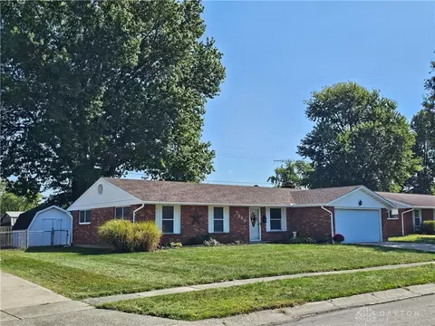 7660 Stonecrest Dr, Dayton, OH 45424