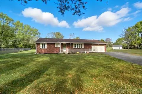 2073 Stowe Dr, Springfield, OH 45505 photo 4
