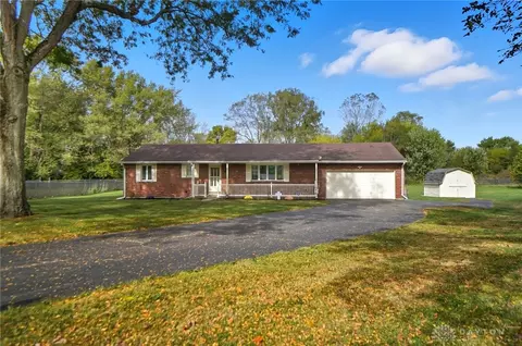 2073 Stowe Dr, Springfield, OH 45505 photo 3