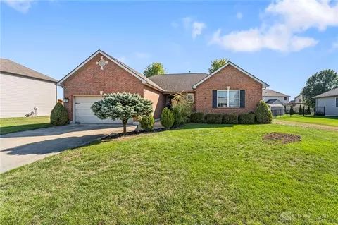 680 Loxley Ln, Troy, OH 45373