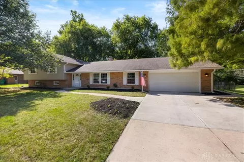 8517 Garnet Dr, Dayton, OH 45458