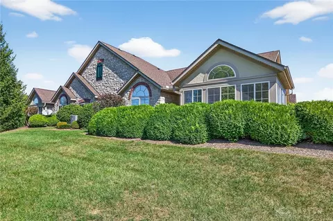 2013 Wentworth Village Dr, Bellbrook, OH 45305