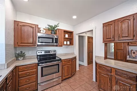 Kitchen - 651 Broad Blvd, Dayton, OH 45419 photo 5 of 7