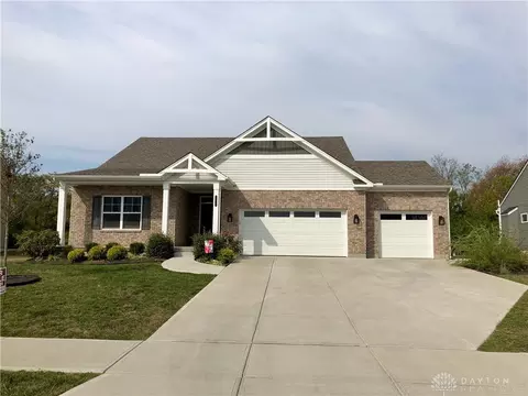 1215 Waterbury Dr, Franklin, OH 45005