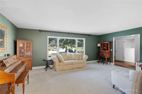 Living - 5267 Newell Cir, Kettering, OH 45440 photo 4 of 5