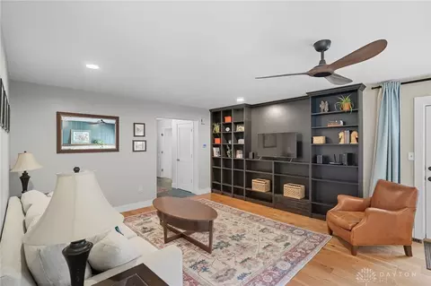 Living - 5267 Newell Cir, Kettering, OH 45440 photo 2 of 5