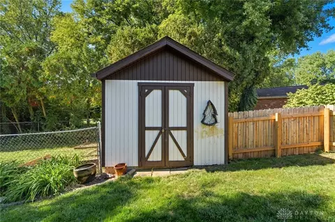 Exterior - 5267 Newell Cir, Kettering, OH 45440 photo 5 of 13