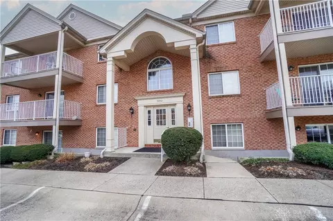 3352 Emerald Lakes Dr #1A, Cincinnati, OH 45211
