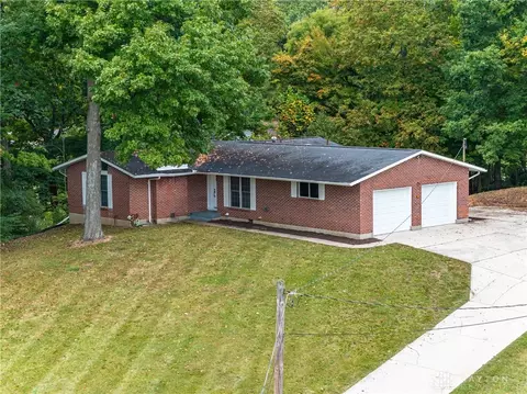 925 Spruce Dr, Springfield, OH 45504