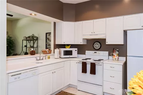 Kitchen - 1157 Timbertrail Ct, Centerville, OH 45458 photo 2 of 4