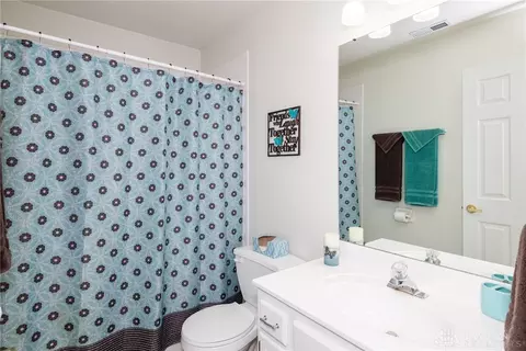 Bath - 1157 Timbertrail Ct, Centerville, OH 45458 photo 5 of 7