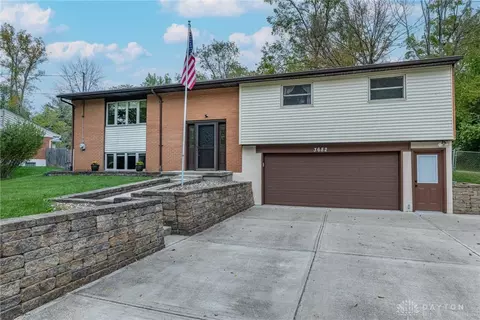 3682 Echo Hill Ln, Beavercreek, OH 45430