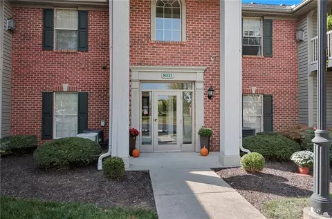 8021 Pinnacle Point Dr #102, West Chester, OH 45069