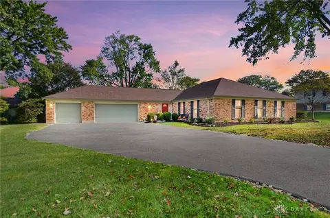 1553 Roamont Dr, Centerville, OH 45459