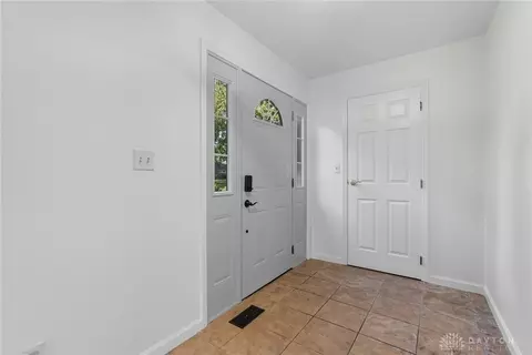 1553 Roamont Dr, Centerville, OH 45459 photo 9