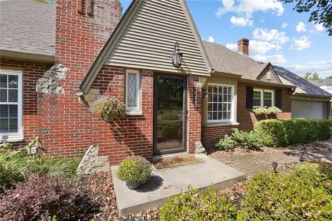 Exterior - 3325 Ridgeway Rd, Dayton, OH 45419 photo 2 of 9
