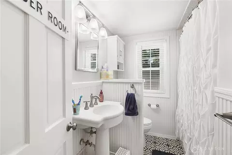Bath - 3325 Ridgeway Rd, Dayton, OH 45419 photo 1 of 5