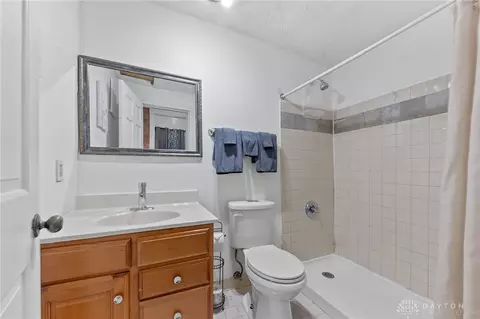 Bath - 1044 Marshall Ave, Cincinnati, OH 45225 photo 2 of 5
