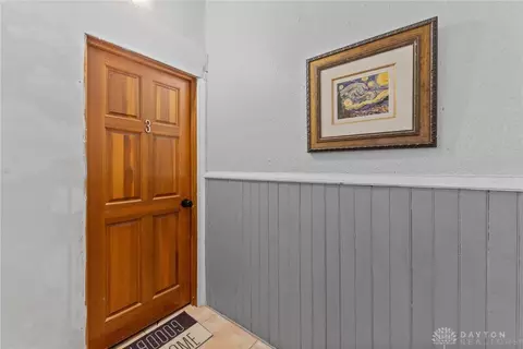 Entry Way - 1044 Marshall Ave, Cincinnati, OH 45225 photo 5 of 7