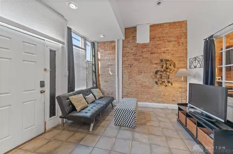 Living - 1044 Marshall Ave, Cincinnati, OH 45225 photo 1 of 3